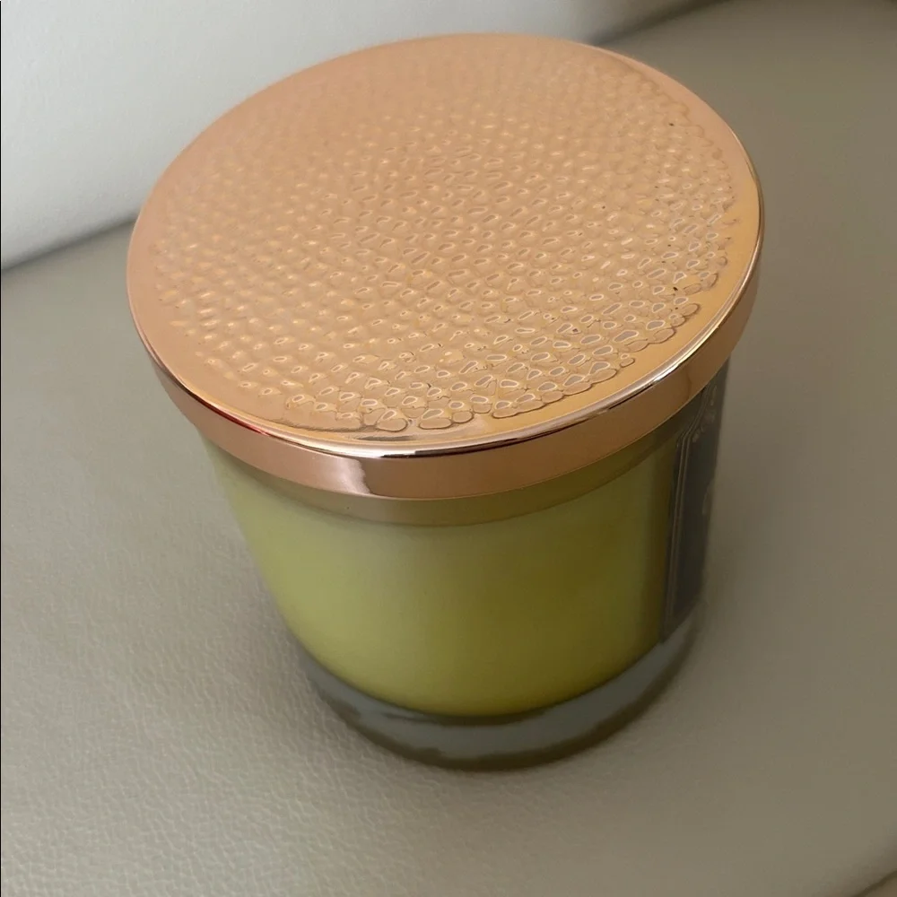 New Pier 1 Imports Crisp Chardonnay candle